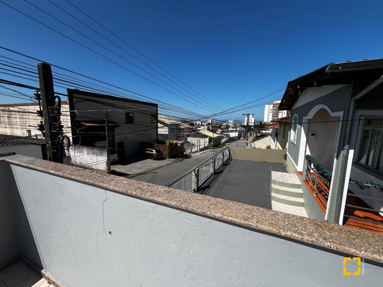 Casa com 238m², 3 quartos (sendo 1 suíte), 4 garagens, no bairro Jardim Cidade de Florianópolis em São José