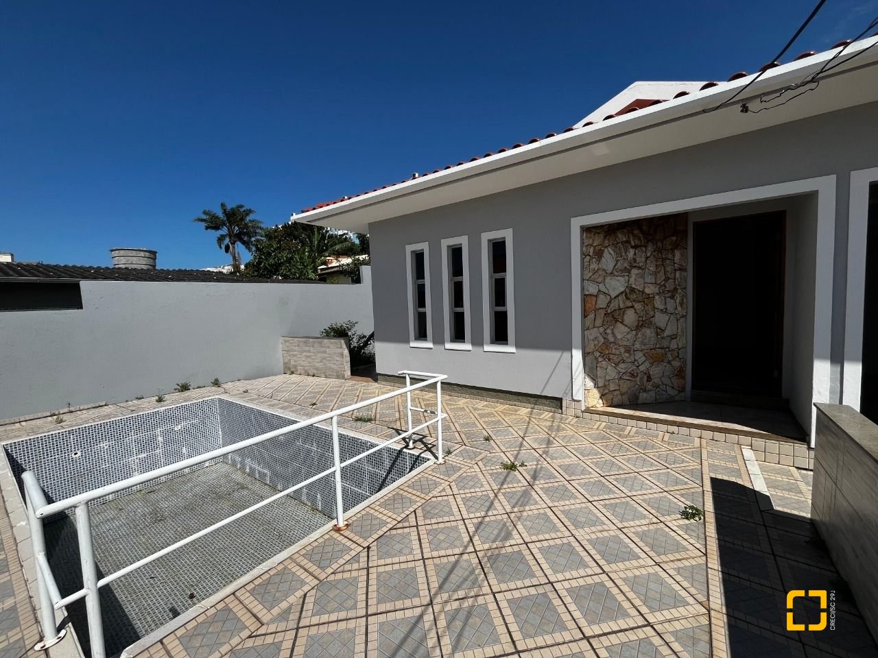 Casa com 238m², 3 quartos (sendo 1 suíte), 4 garagens, no bairro Jardim Cidade de Florianópolis em São José