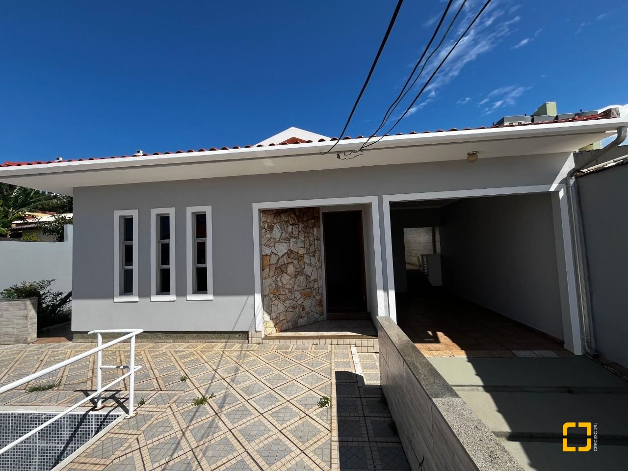 Casa com 238m², 3 quartos (sendo 1 suíte), 4 garagens, no bairro Jardim Cidade de Florianópolis em São José