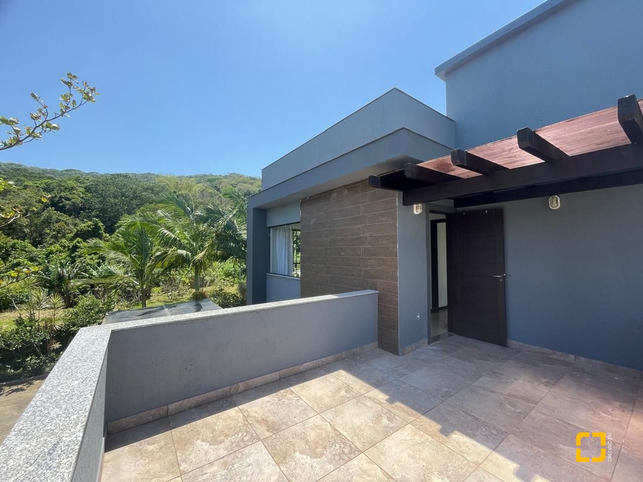 Casa de Condomínio com 225m², 5 quartos, 3 garagens, no bairro Campeche em Florianópolis