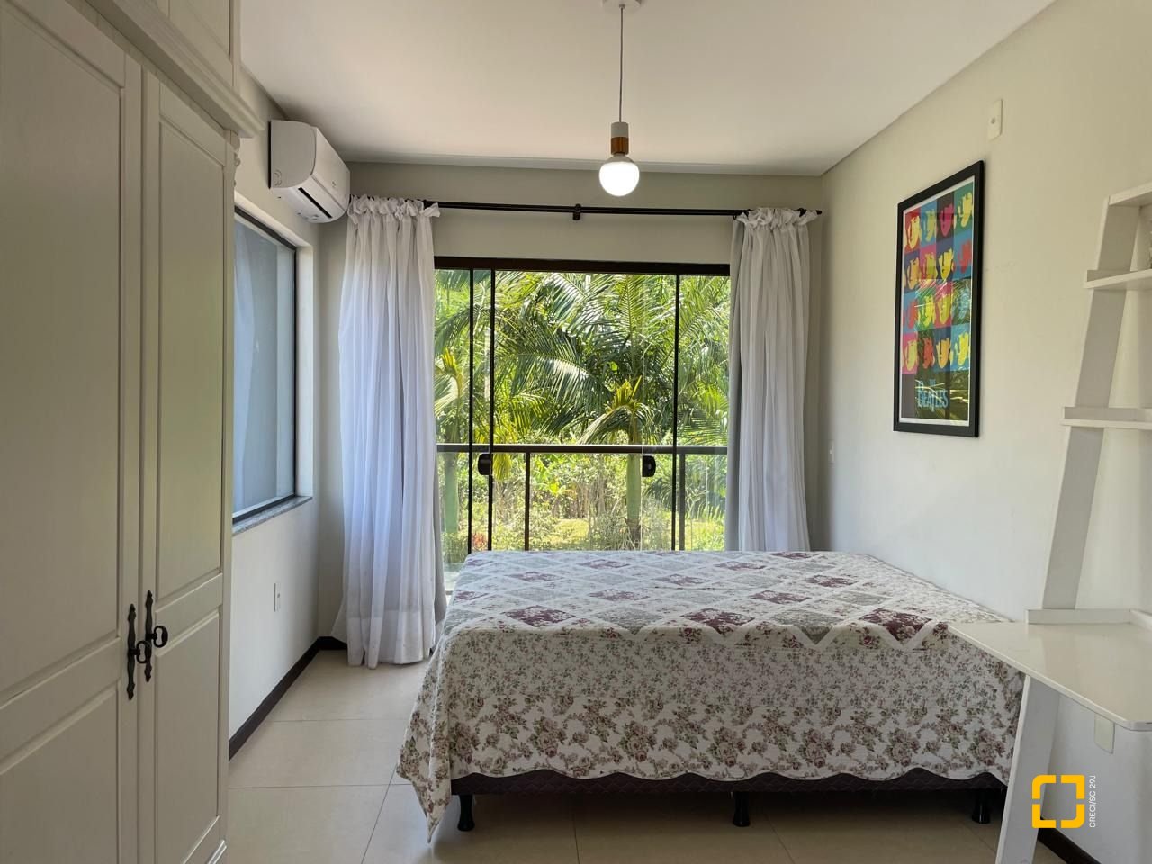 Casa de Condomínio com 225m², 5 quartos, 3 garagens, no bairro Campeche em Florianópolis
