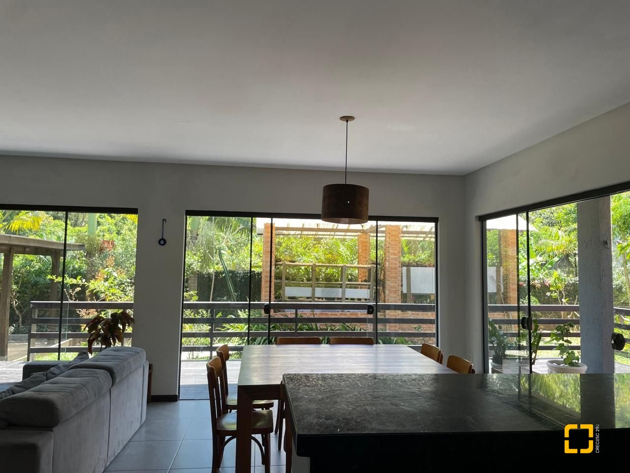 Casa de Condomínio com 225m², 5 quartos, 3 garagens, no bairro Campeche em Florianópolis