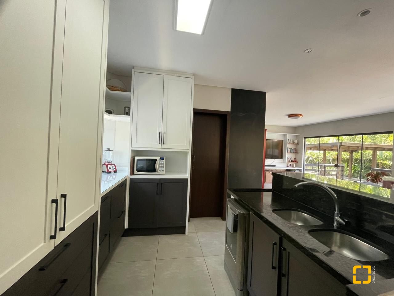 Casa de Condomínio com 225m², 5 quartos, 3 garagens, no bairro Campeche em Florianópolis