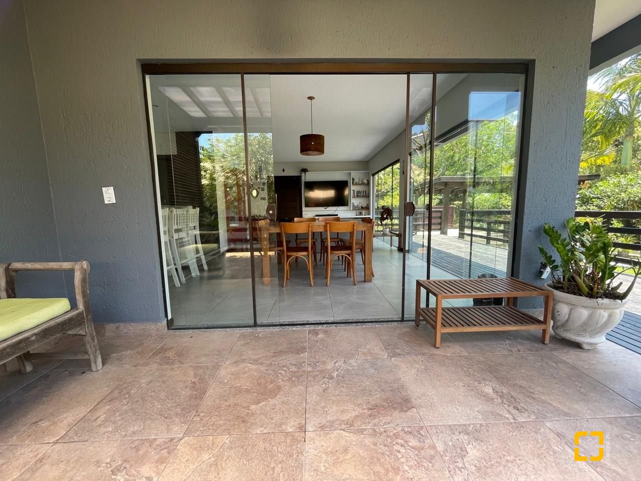 Casa de Condomínio com 225m², 5 quartos, 3 garagens, no bairro Campeche em Florianópolis