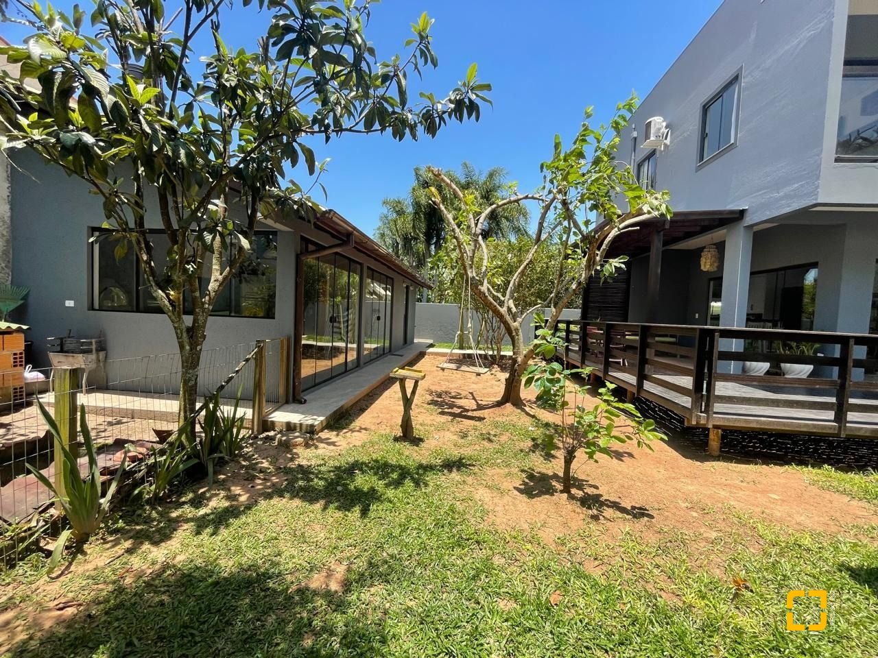 Casa de Condomínio com 225m², 5 quartos, 3 garagens, no bairro Campeche em Florianópolis