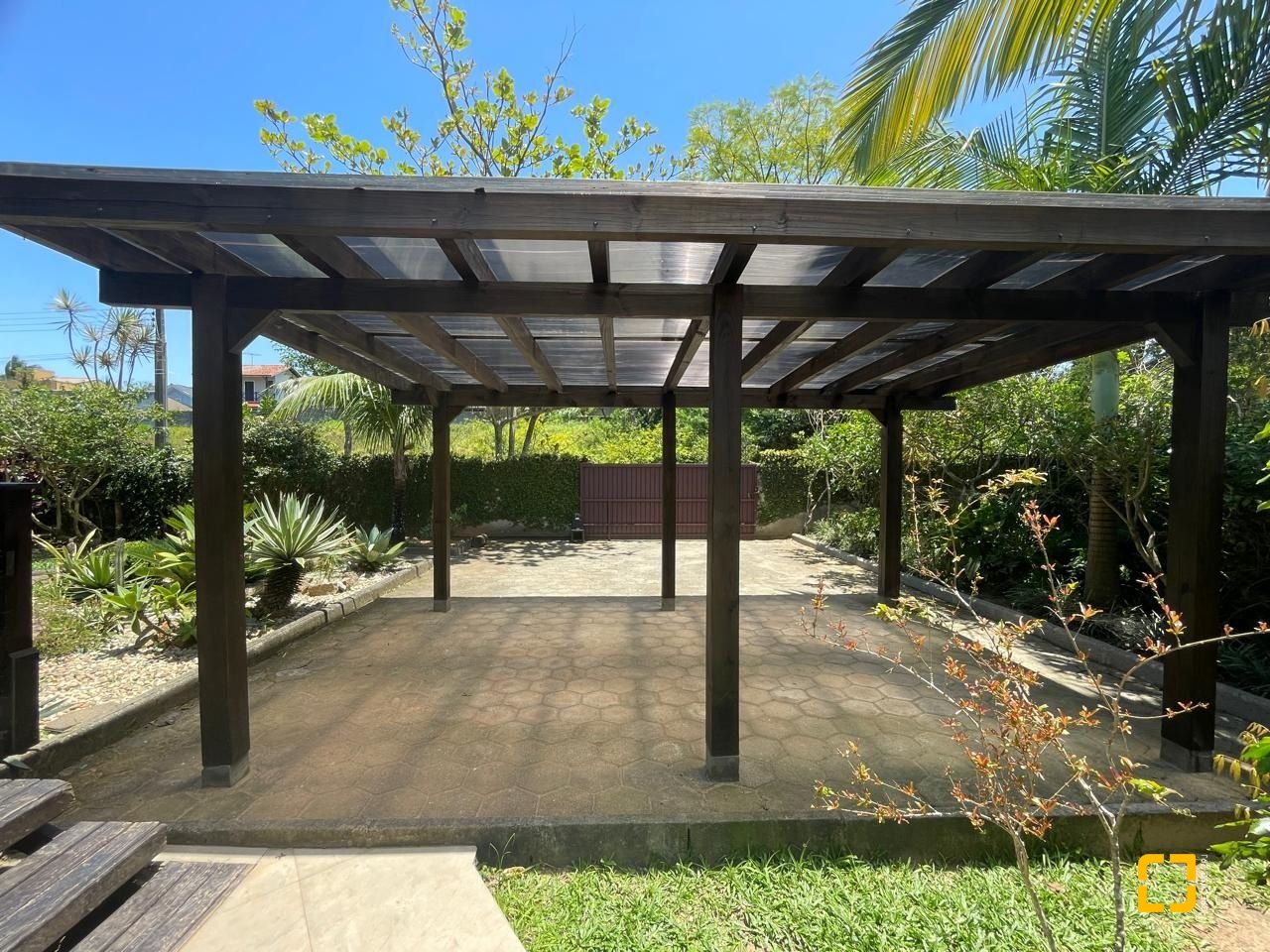 Casa de Condomínio com 225m², 5 quartos, 3 garagens, no bairro Campeche em Florianópolis