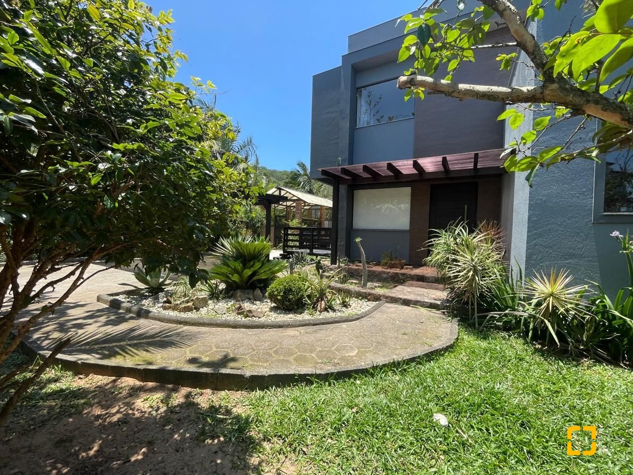 Casa de Condomínio com 225m², 5 quartos, 3 garagens, no bairro Campeche em Florianópolis