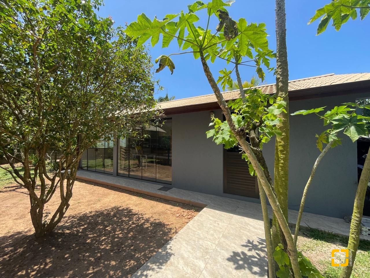 Casa de Condomínio com 225m², 5 quartos, 3 garagens, no bairro Campeche em Florianópolis