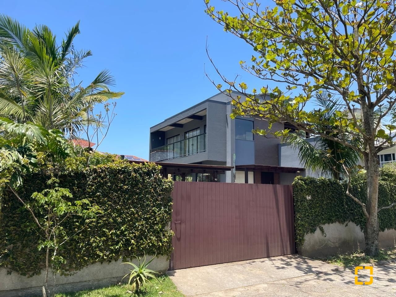 Casa de Condomínio com 225m², 5 quartos, 3 garagens, no bairro Campeche em Florianópolis