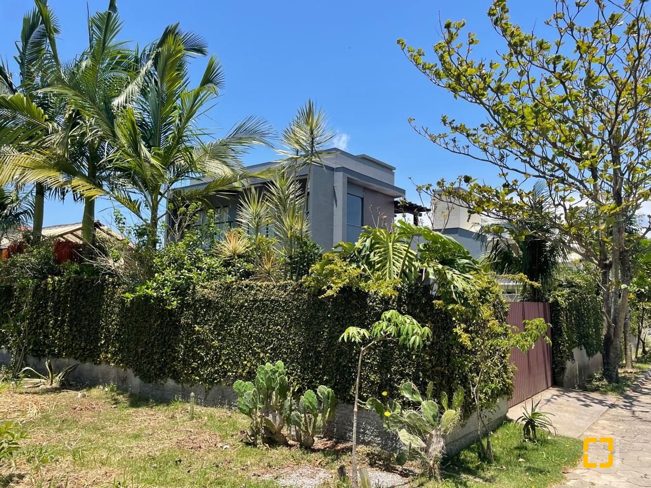 Casa de Condomínio com 225m², 5 quartos, 3 garagens, no bairro Campeche em Florianópolis