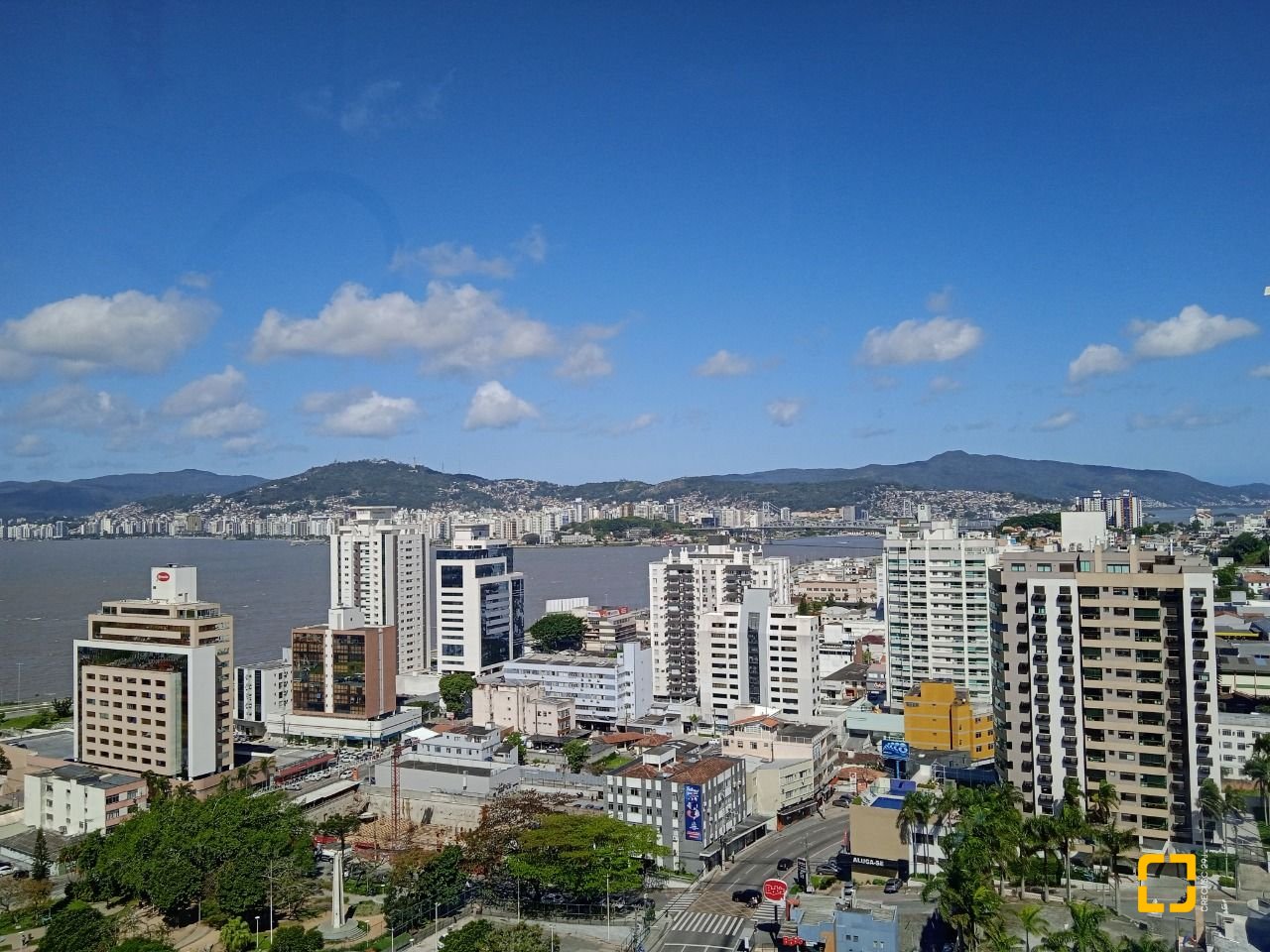 Sala com 26m², 1 garagem, no bairro Estreito em Florianópolis