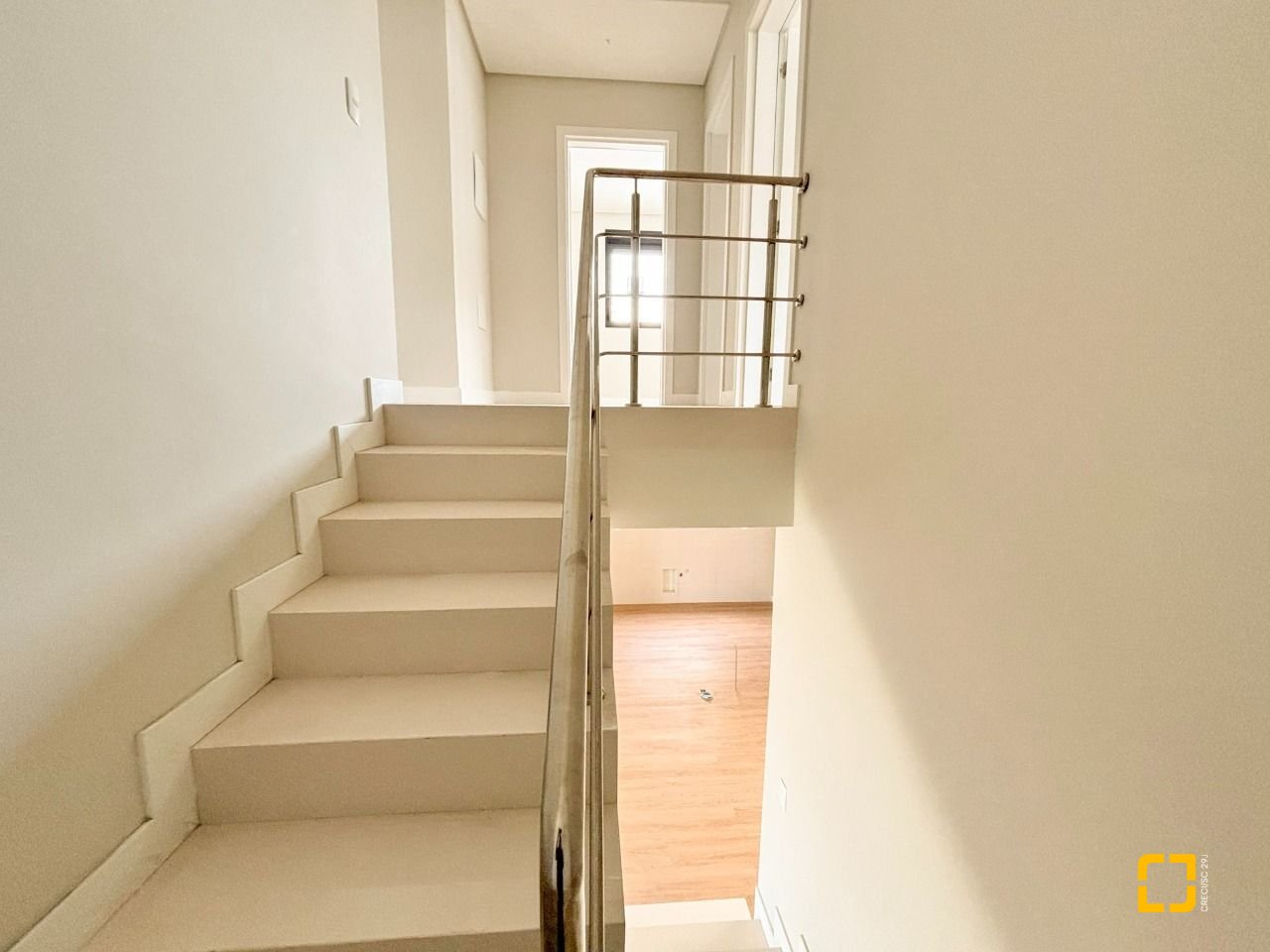 Casa com 201m², 4 quartos (sendo 2 suítes), 2 garagens, no bairro Ingleses do Rio Vermelho em Florianópolis