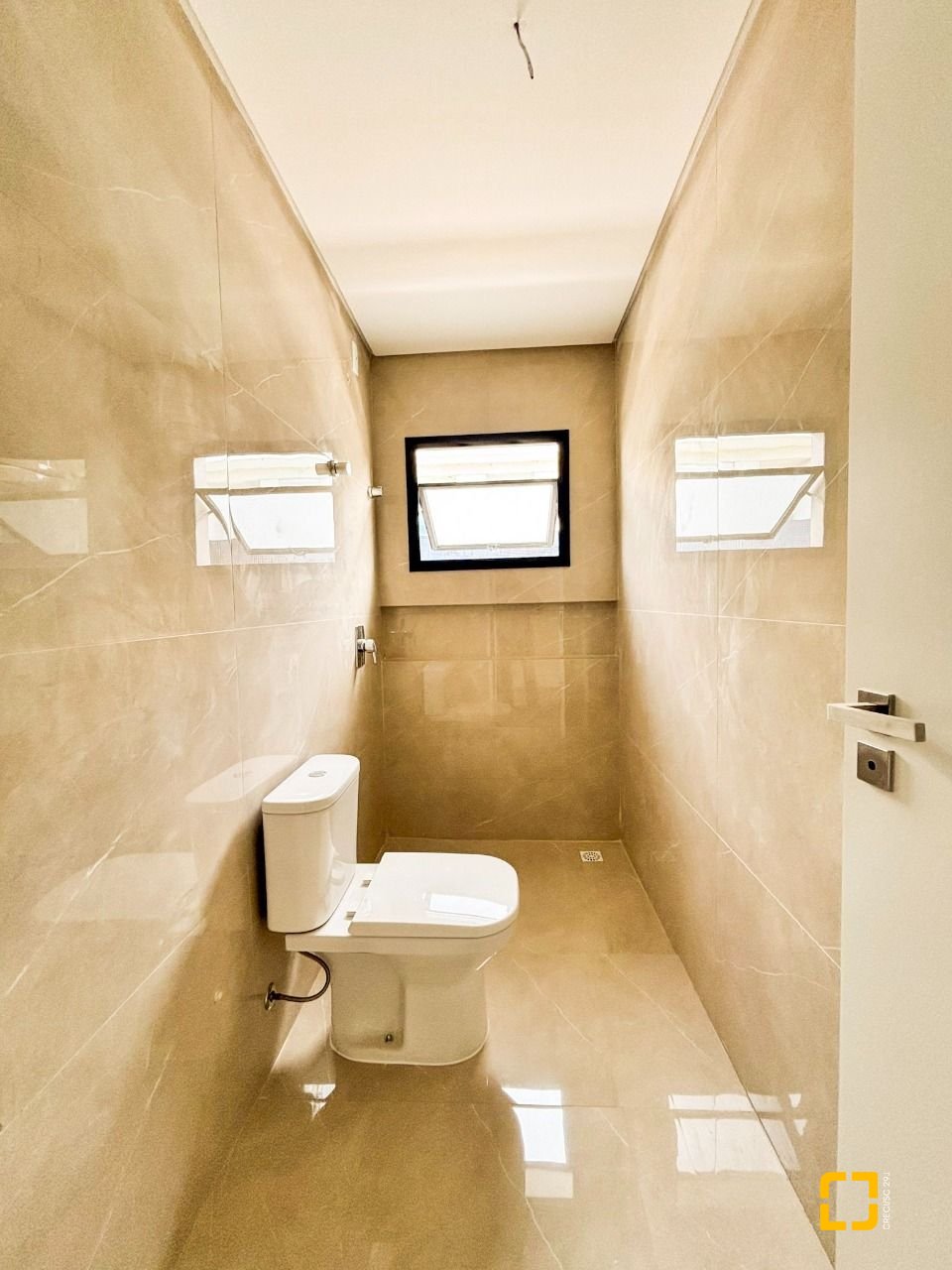 Casa com 201m², 4 quartos (sendo 2 suítes), 2 garagens, no bairro Ingleses do Rio Vermelho em Florianópolis