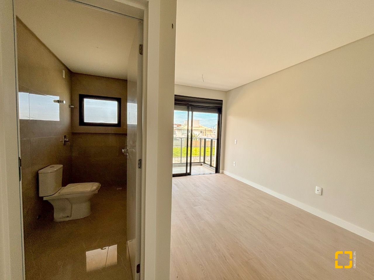 Casa com 201m², 4 quartos (sendo 2 suítes), 2 garagens, no bairro Ingleses do Rio Vermelho em Florianópolis
