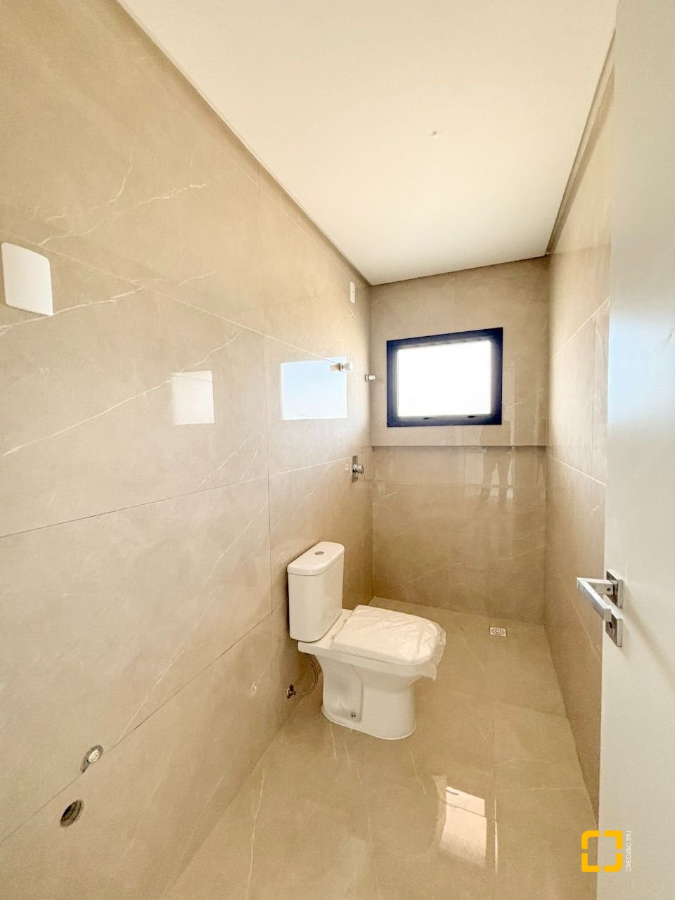 Casa com 201m², 4 quartos (sendo 2 suítes), 2 garagens, no bairro Ingleses do Rio Vermelho em Florianópolis