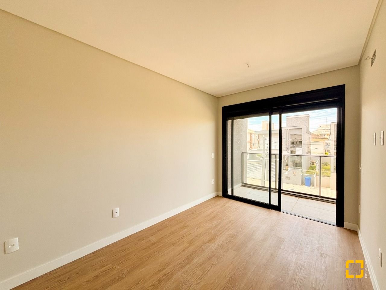 Casa com 201m², 4 quartos (sendo 2 suítes), 2 garagens, no bairro Ingleses do Rio Vermelho em Florianópolis