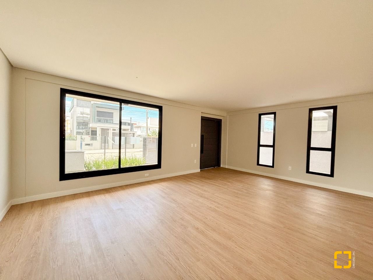 Casa com 201m², 4 quartos (sendo 2 suítes), 2 garagens, no bairro Ingleses do Rio Vermelho em Florianópolis