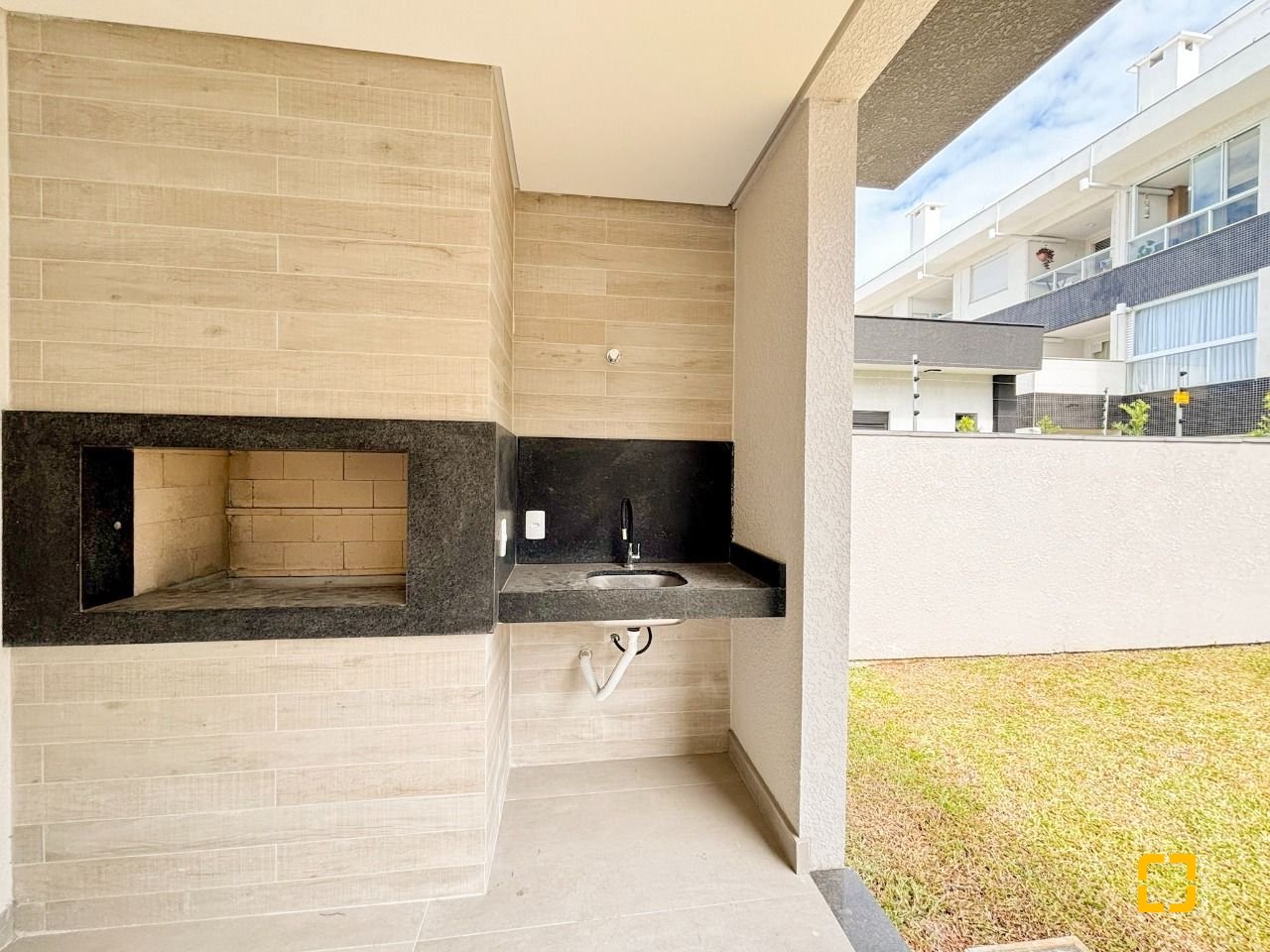 Casa com 201m², 4 quartos (sendo 2 suítes), 2 garagens, no bairro Ingleses do Rio Vermelho em Florianópolis