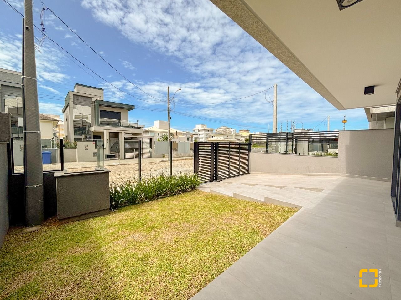 Casa com 201m², 4 quartos (sendo 2 suítes), 2 garagens, no bairro Ingleses do Rio Vermelho em Florianópolis