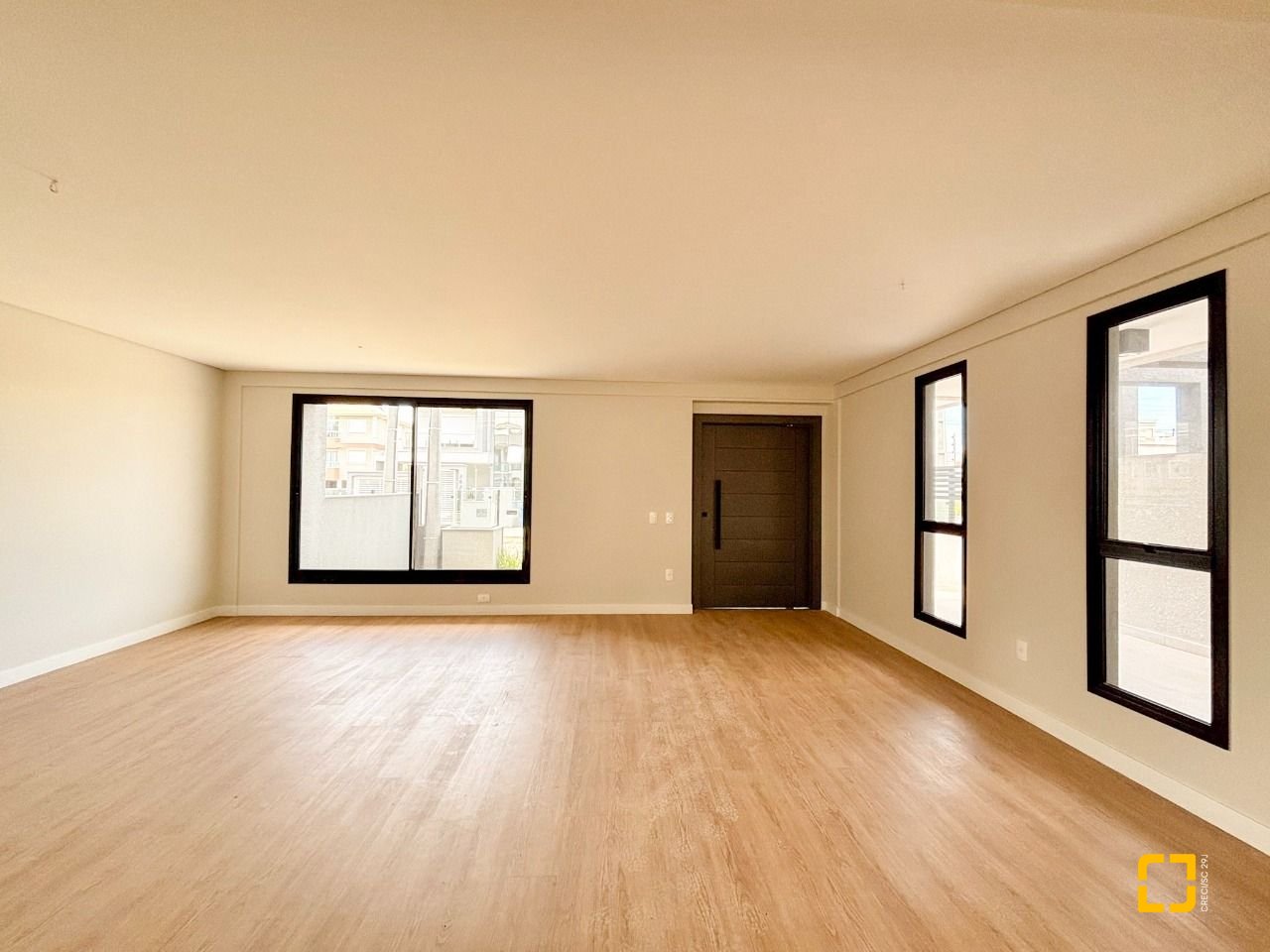 Casa com 201m², 4 quartos (sendo 2 suítes), 2 garagens, no bairro Ingleses do Rio Vermelho em Florianópolis