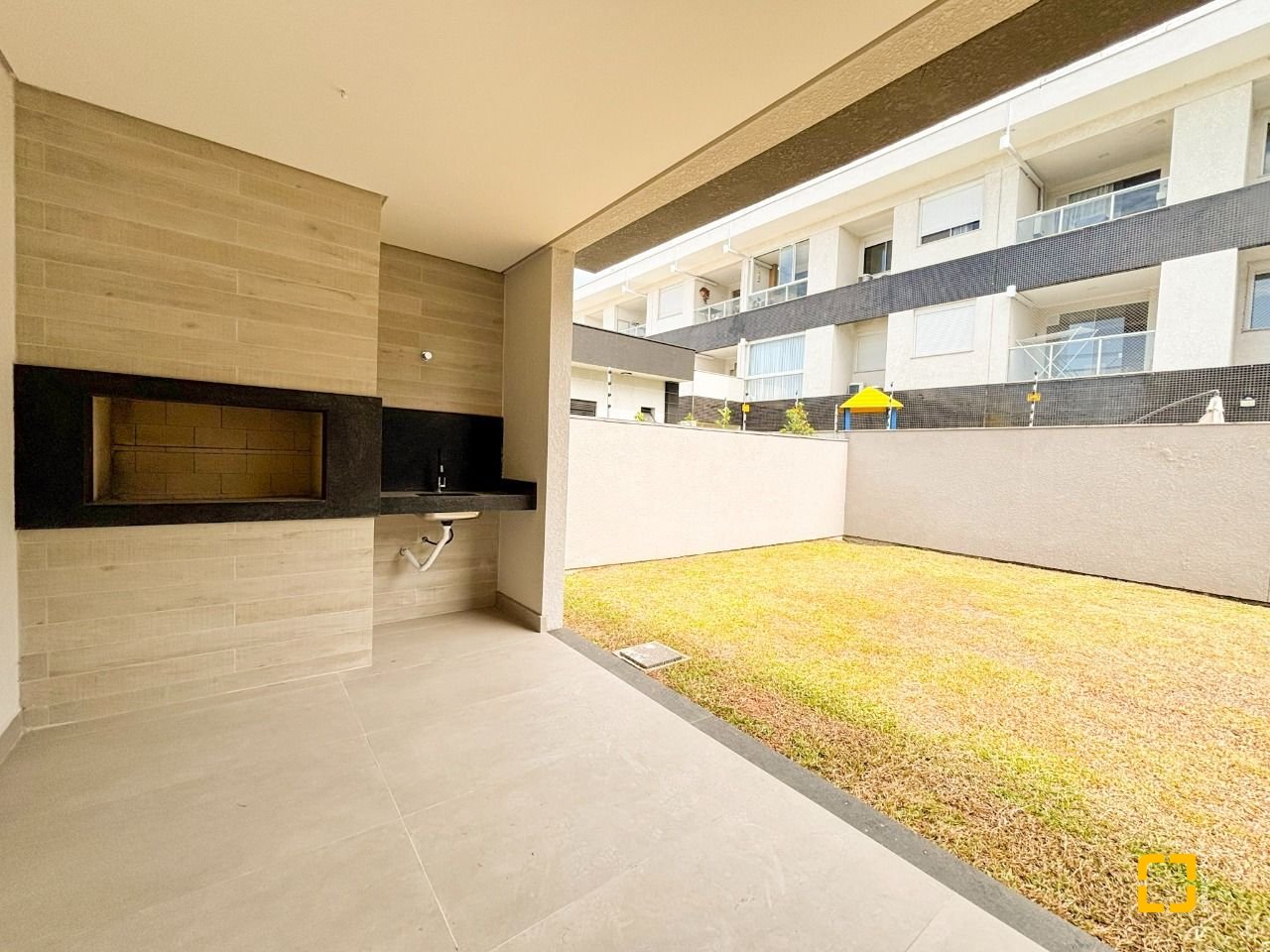Casa com 201m², 4 quartos (sendo 2 suítes), 2 garagens, no bairro Ingleses do Rio Vermelho em Florianópolis