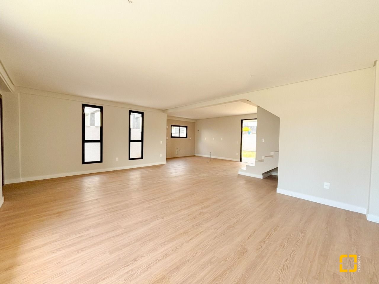 Casa com 201m², 4 quartos (sendo 2 suítes), 2 garagens, no bairro Ingleses do Rio Vermelho em Florianópolis