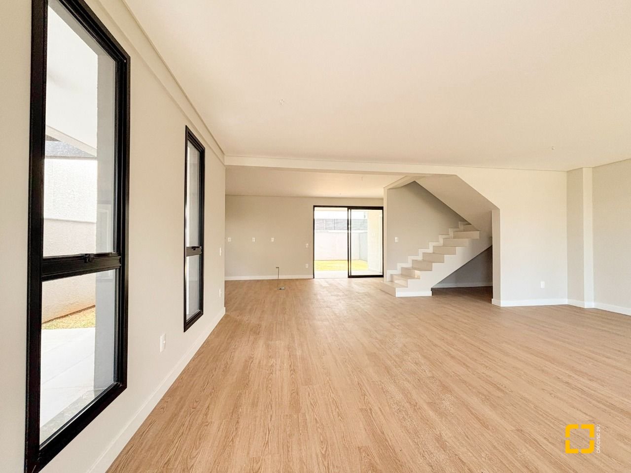 Casa com 201m², 4 quartos (sendo 2 suítes), 2 garagens, no bairro Ingleses do Rio Vermelho em Florianópolis