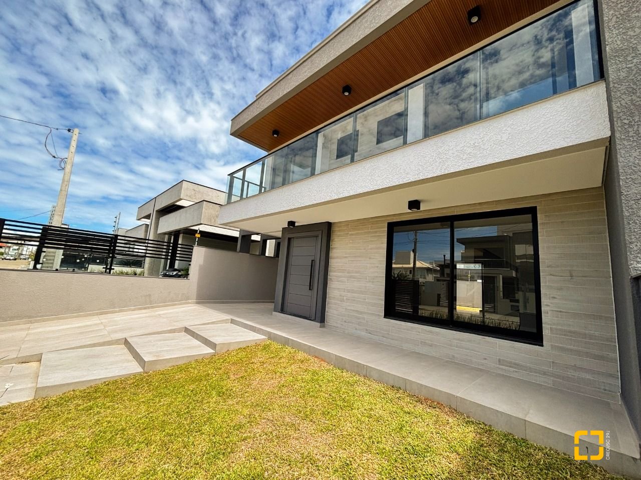 Casa com 201m², 4 quartos (sendo 2 suítes), 2 garagens, no bairro Ingleses do Rio Vermelho em Florianópolis