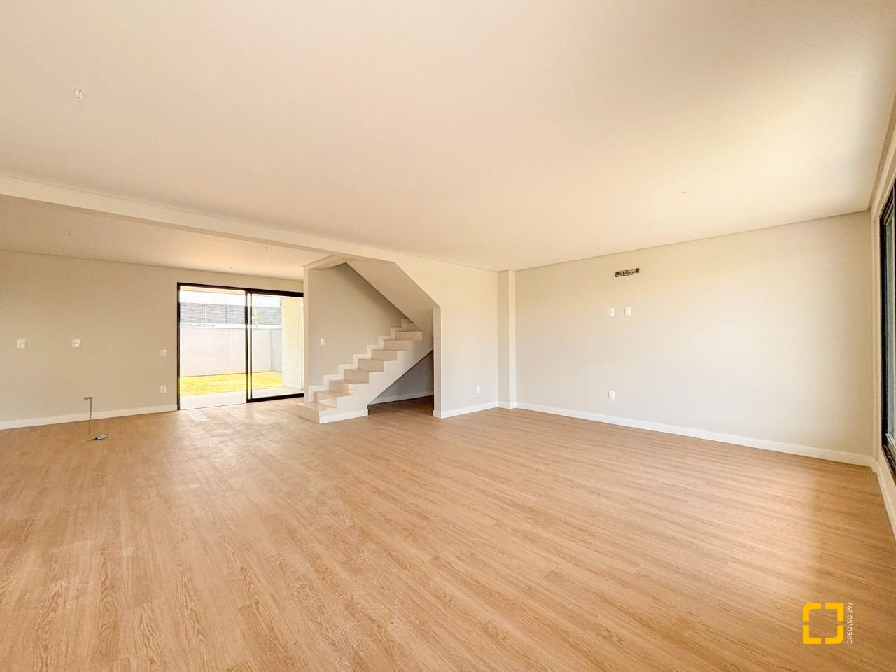 Casa com 201m², 4 quartos (sendo 2 suítes), 2 garagens, no bairro Ingleses do Rio Vermelho em Florianópolis