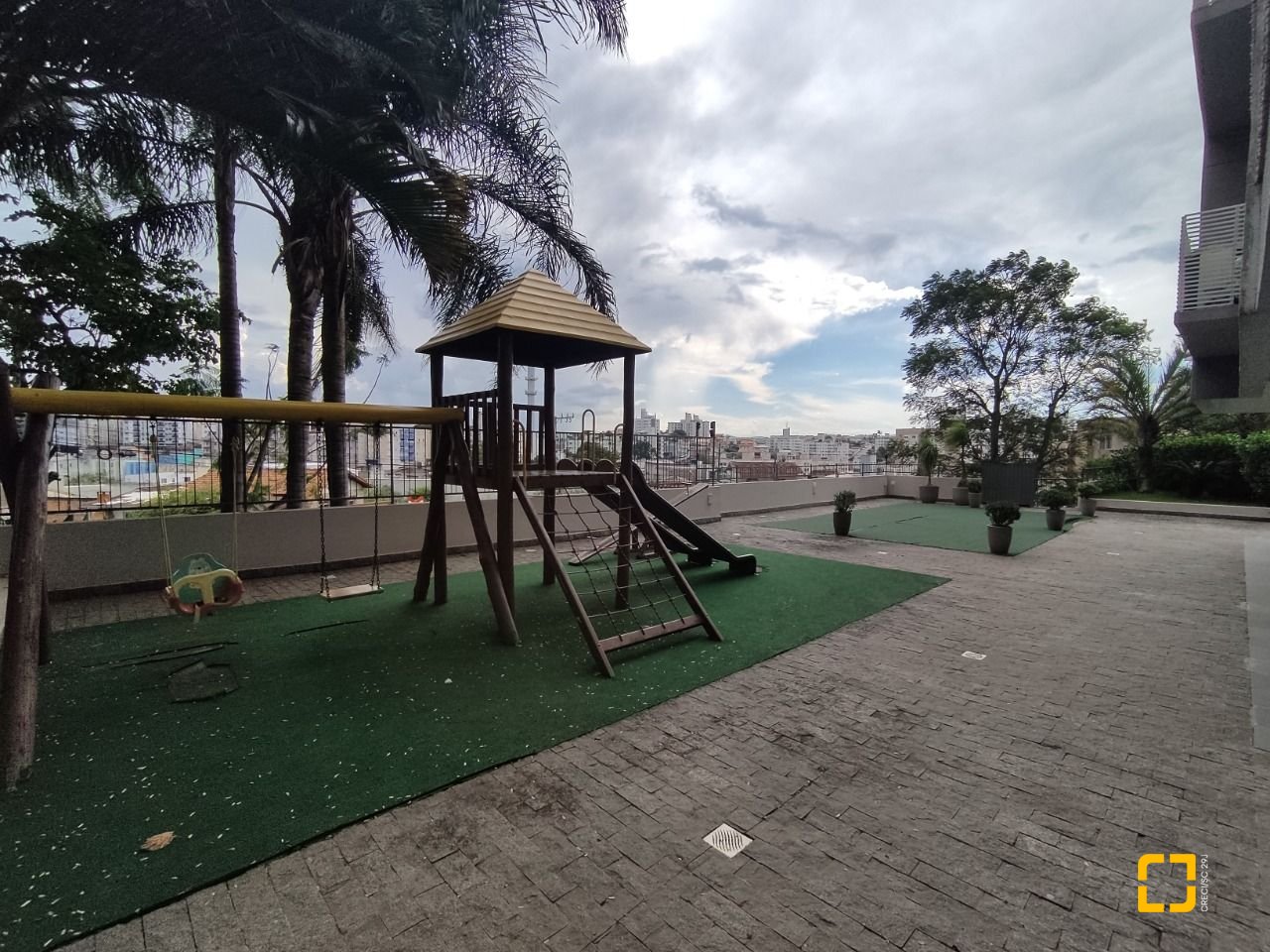 Apartamento com 100m², 4 quartos (sendo 1 suíte), 1 garagem, no bairro Capoeiras em Florianópolis