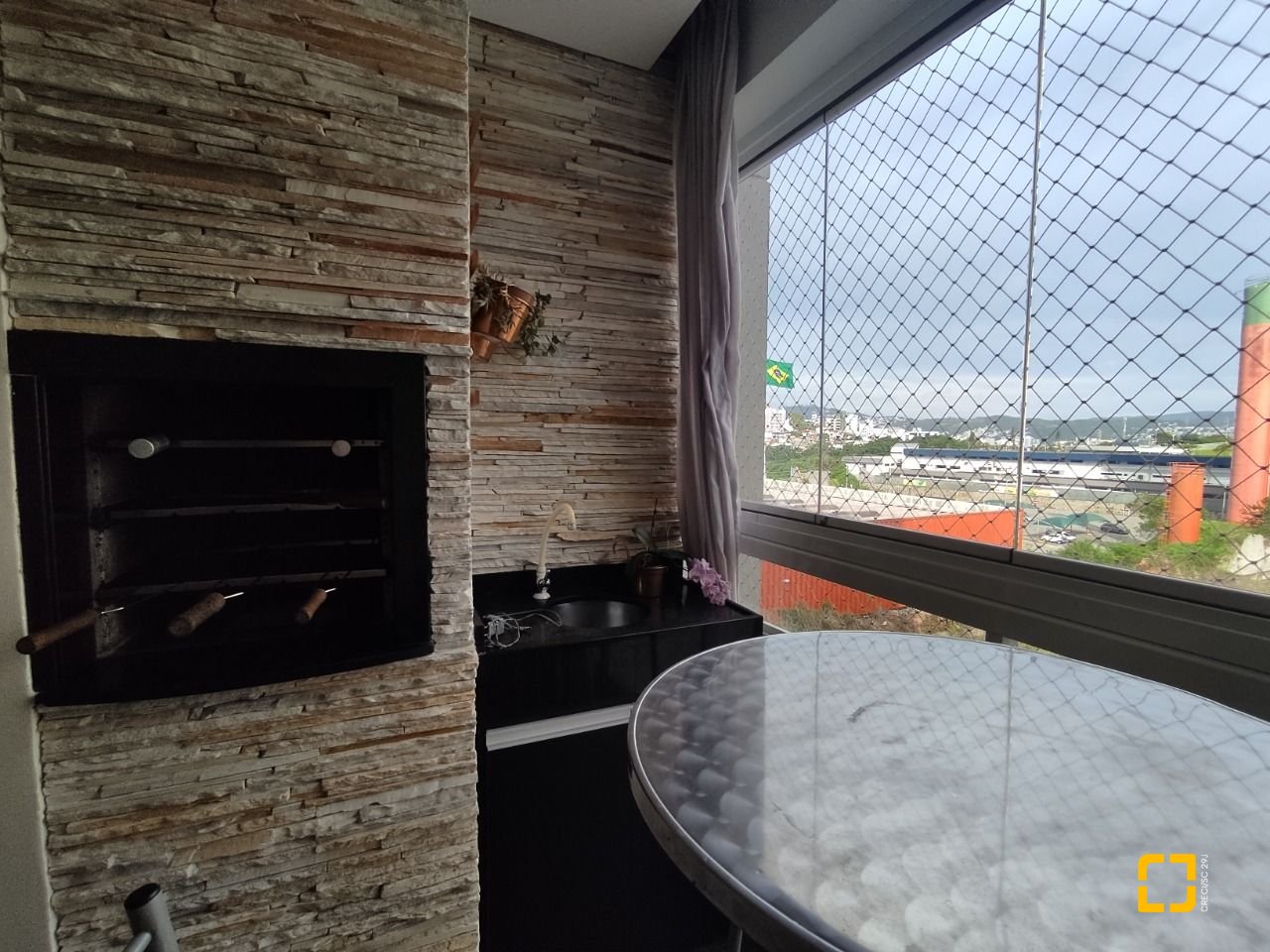 Apartamento com 100m², 4 quartos (sendo 1 suíte), 1 garagem, no bairro Capoeiras em Florianópolis
