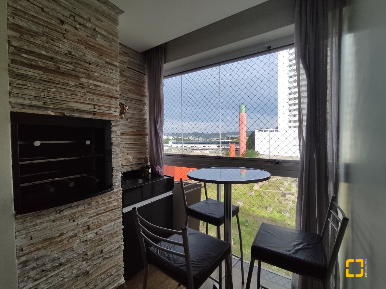 Apartamento com 100m², 4 quartos (sendo 1 suíte), 1 garagem, no bairro Capoeiras em Florianópolis