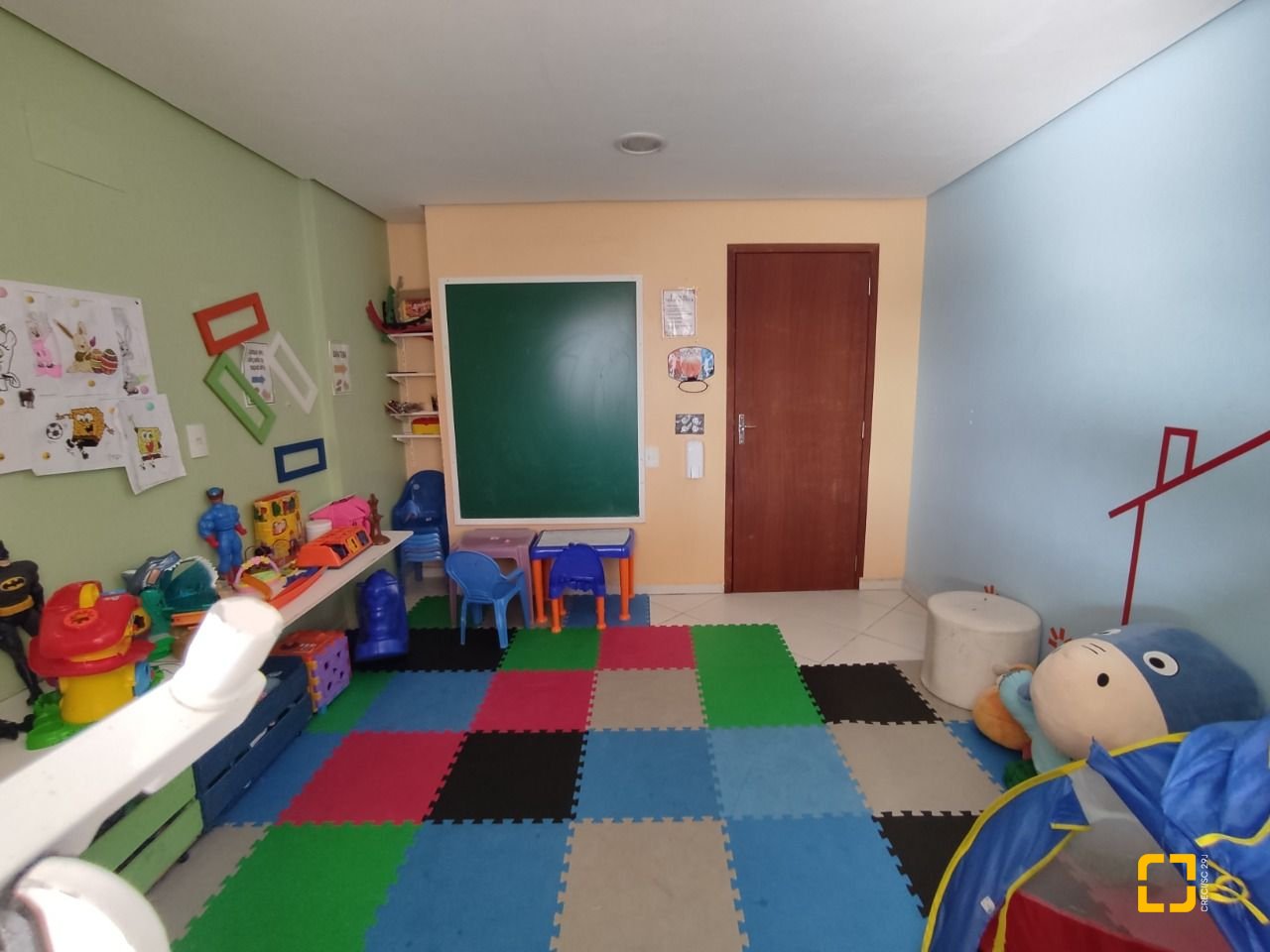 Apartamento com 100m², 4 quartos (sendo 1 suíte), 1 garagem, no bairro Capoeiras em Florianópolis