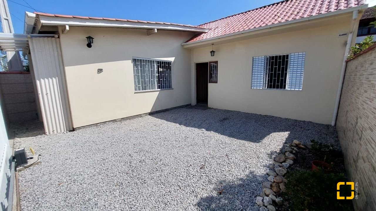Casa com 65m², 2 quartos, 1 garagem, no bairro Campeche em Florianópolis