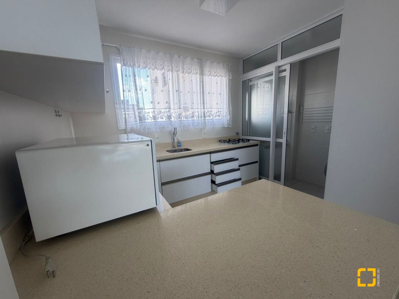Apartamento com 78m², 4 quartos (sendo 1 suíte), 1 garagem, no bairro Centro em Florianópolis
