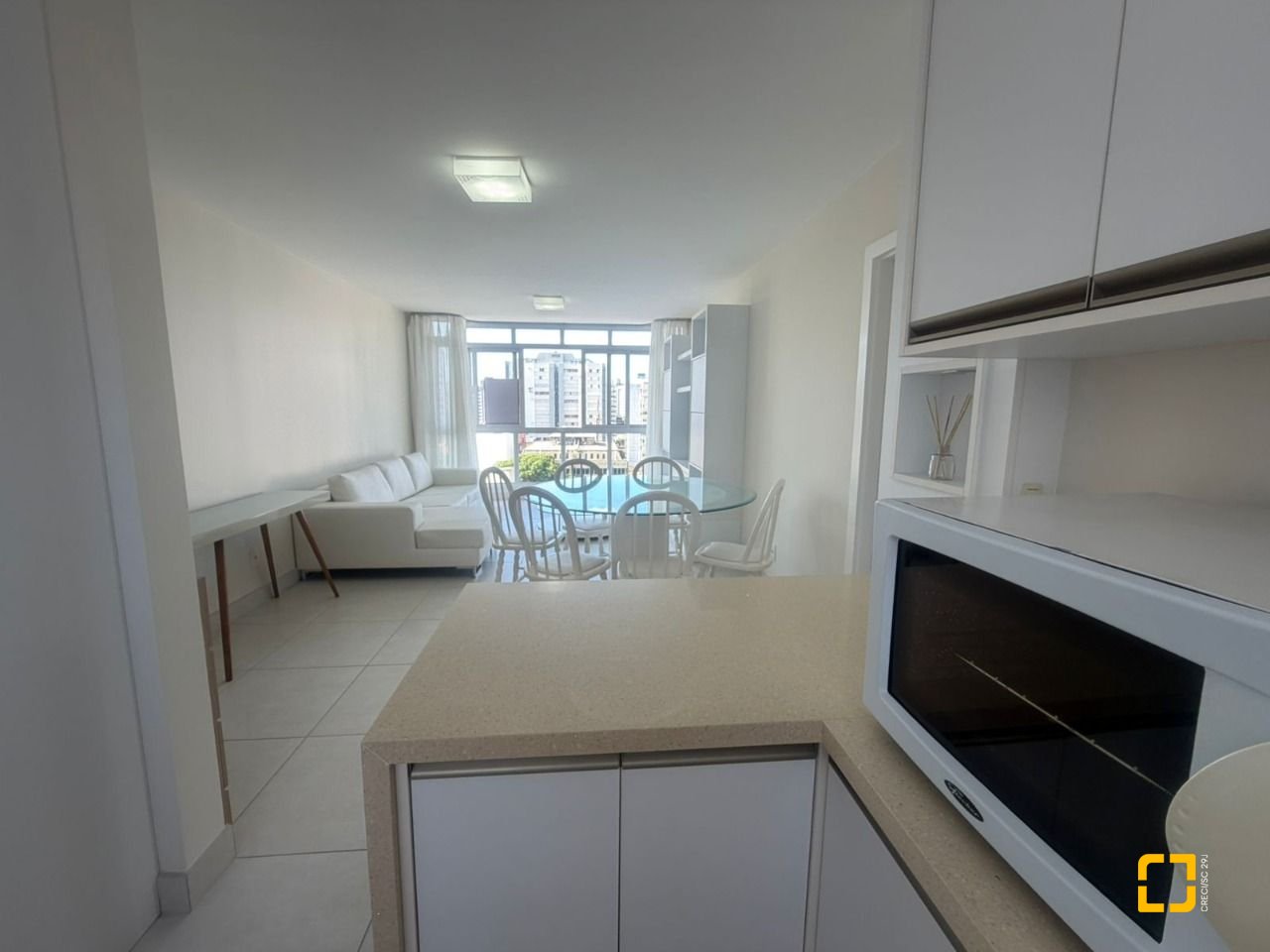 Apartamento com 78m², 4 quartos (sendo 1 suíte), 1 garagem, no bairro Centro em Florianópolis