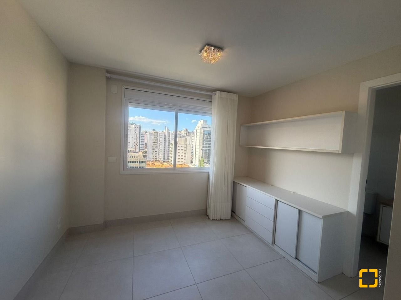 Apartamento com 78m², 4 quartos (sendo 1 suíte), 1 garagem, no bairro Centro em Florianópolis
