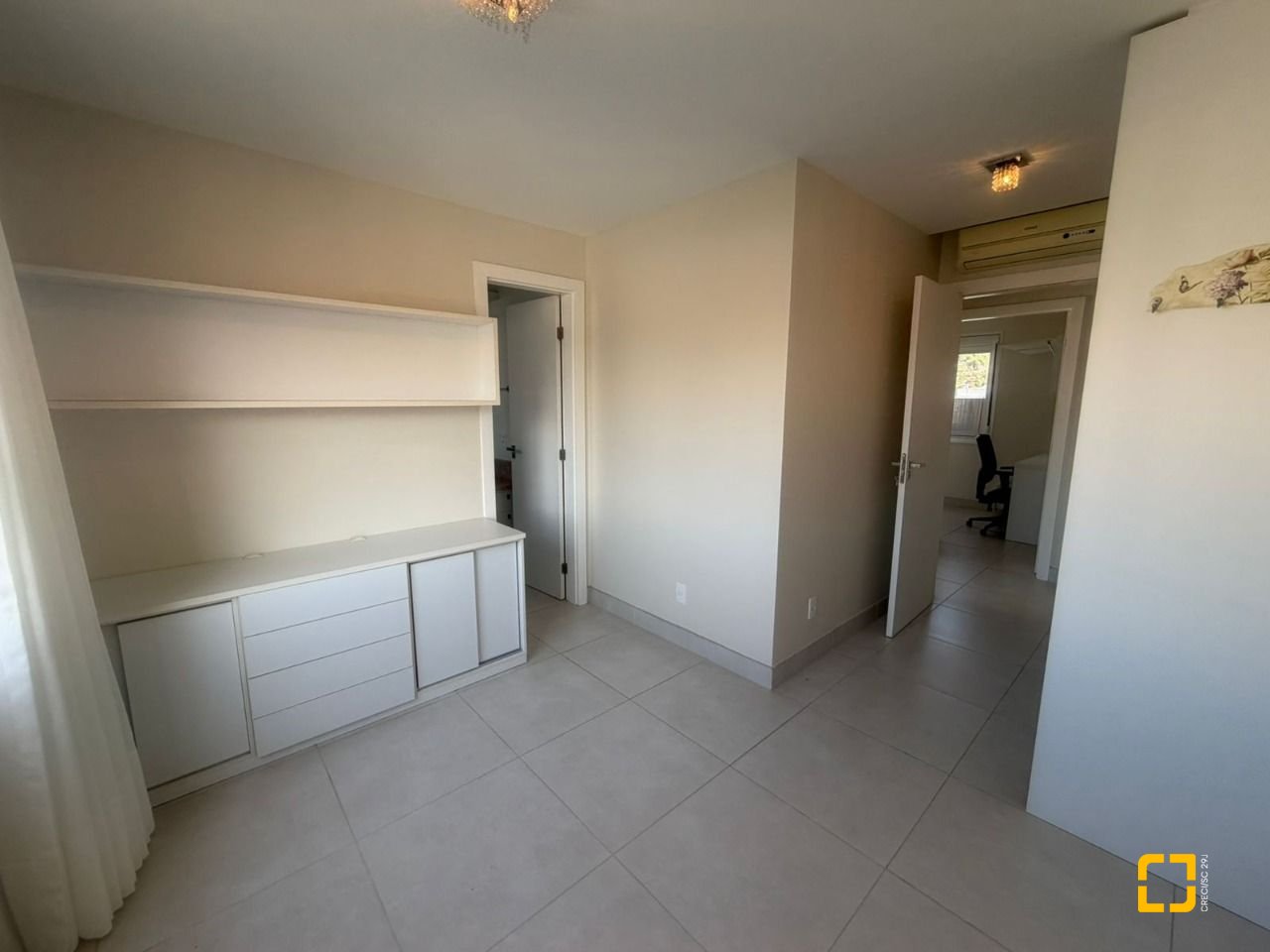 Apartamento com 78m², 4 quartos (sendo 1 suíte), 1 garagem, no bairro Centro em Florianópolis