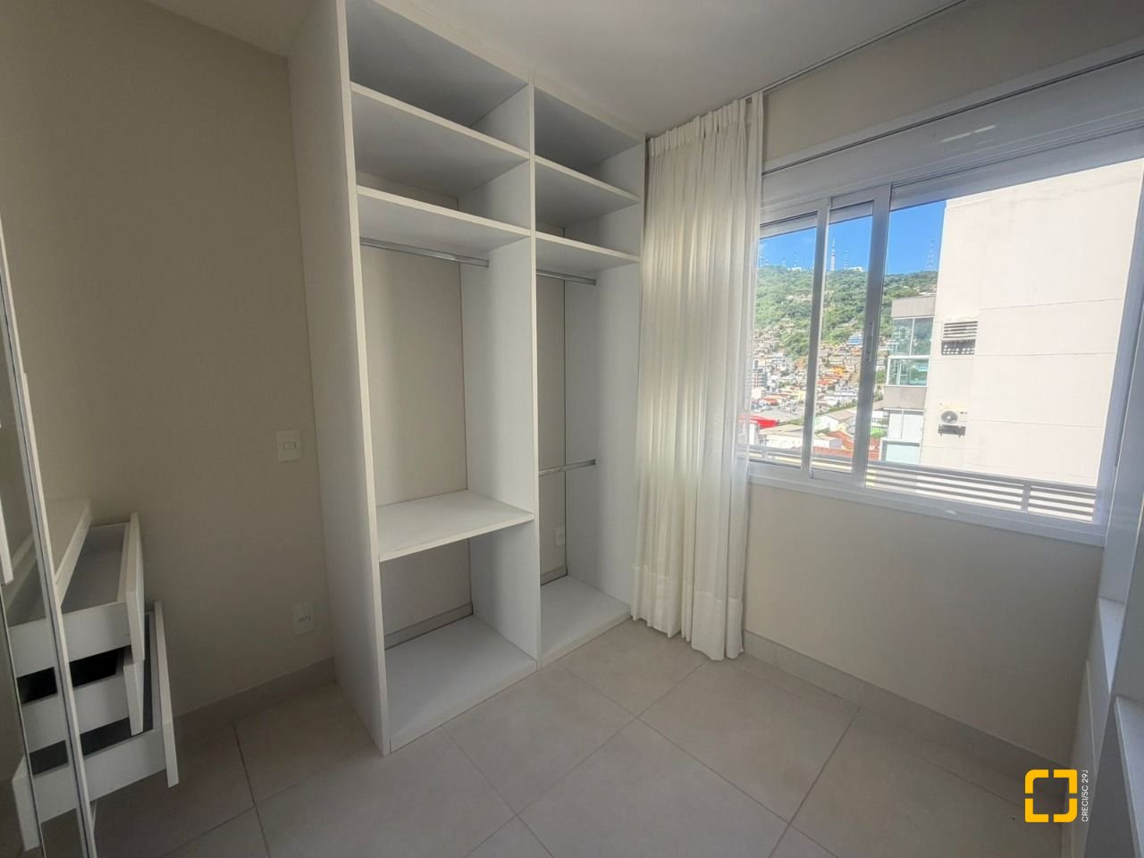 Apartamento com 78m², 4 quartos (sendo 1 suíte), 1 garagem, no bairro Centro em Florianópolis