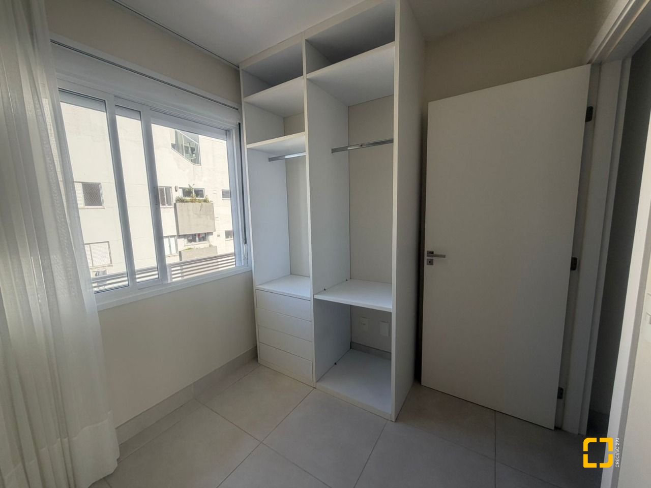 Apartamento com 78m², 4 quartos (sendo 1 suíte), 1 garagem, no bairro Centro em Florianópolis