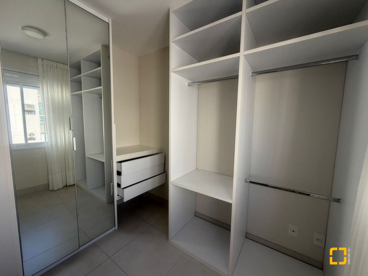 Apartamento com 78m², 4 quartos (sendo 1 suíte), 1 garagem, no bairro Centro em Florianópolis
