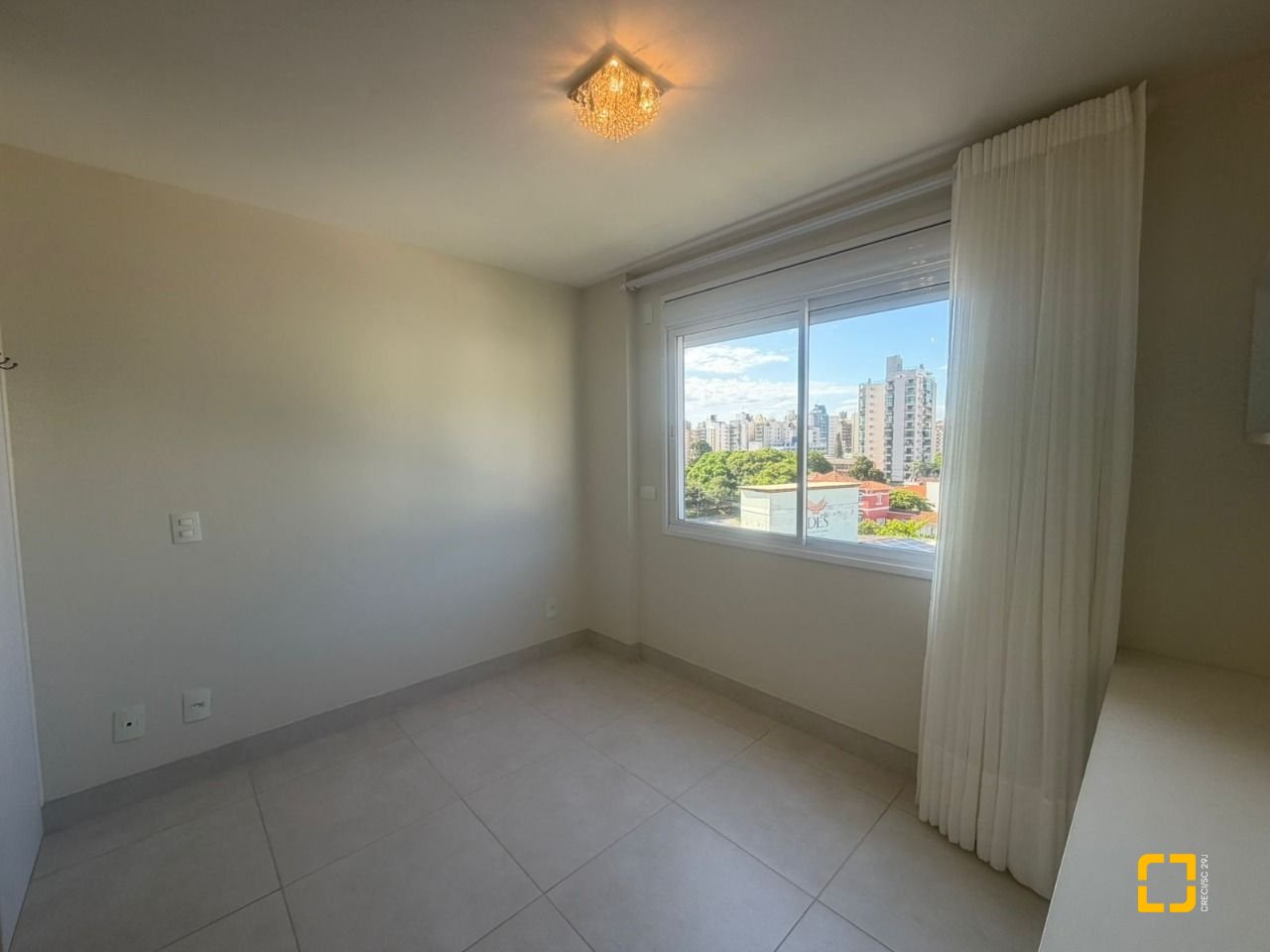 Apartamento com 78m², 4 quartos (sendo 1 suíte), 1 garagem, no bairro Centro em Florianópolis