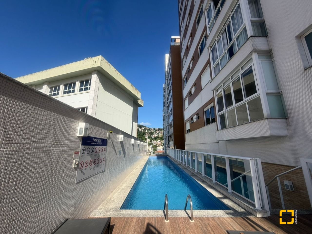 Apartamento com 78m², 4 quartos (sendo 1 suíte), 1 garagem, no bairro Centro em Florianópolis