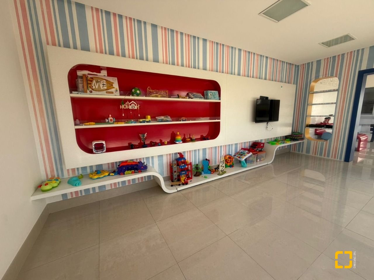 Apartamento com 78m², 4 quartos (sendo 1 suíte), 1 garagem, no bairro Centro em Florianópolis