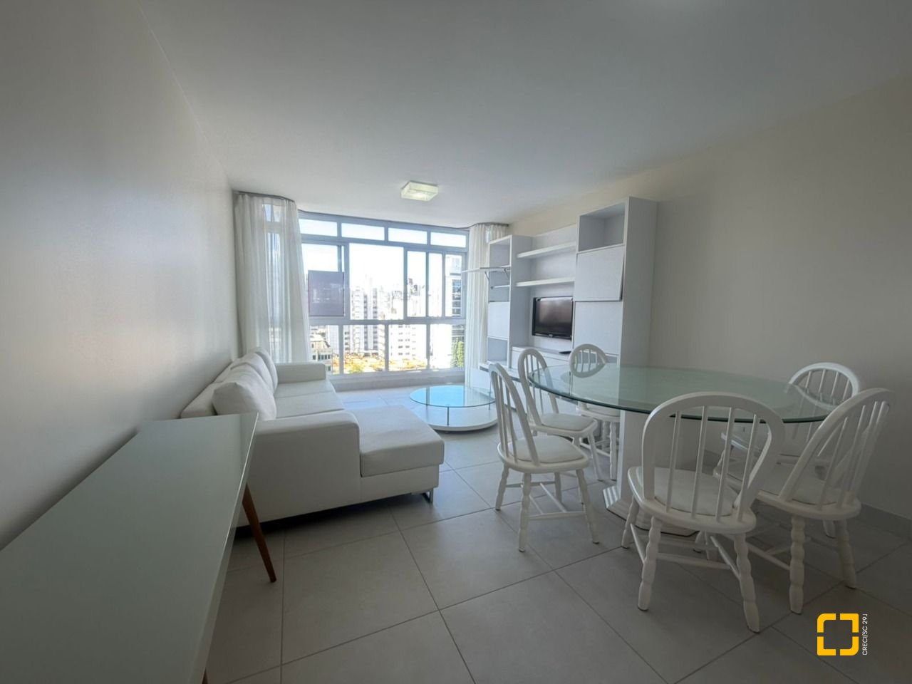 Apartamento com 78m², 4 quartos (sendo 1 suíte), 1 garagem, no bairro Centro em Florianópolis