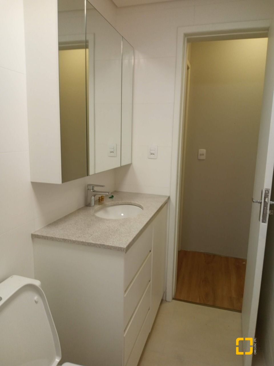 Apartamento com 101m², 5 quartos (sendo 1 suíte), 1 garagem, no bairro Carvoeira em Florianópolis