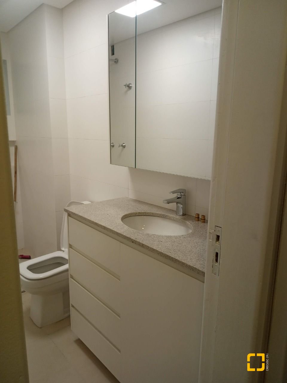 Apartamento com 101m², 5 quartos (sendo 1 suíte), 1 garagem, no bairro Carvoeira em Florianópolis