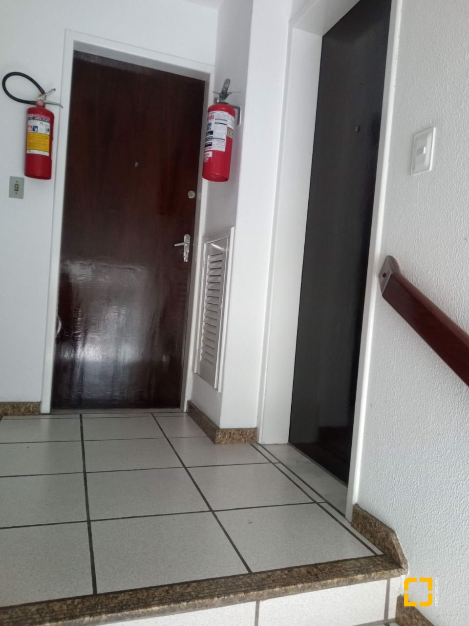 Apartamento com 101m², 5 quartos (sendo 1 suíte), 1 garagem, no bairro Carvoeira em Florianópolis