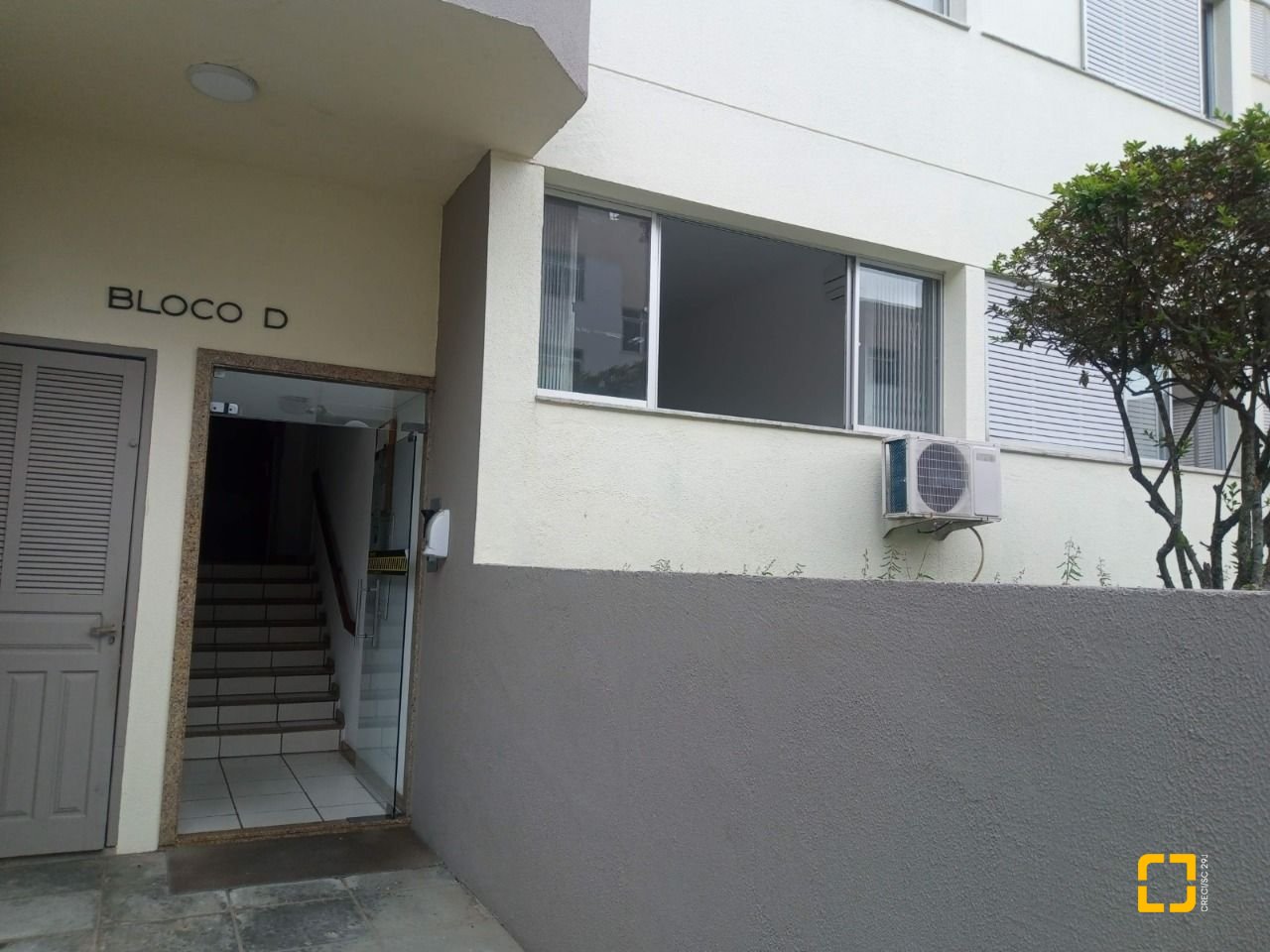 Apartamento com 101m², 5 quartos (sendo 1 suíte), 1 garagem, no bairro Carvoeira em Florianópolis