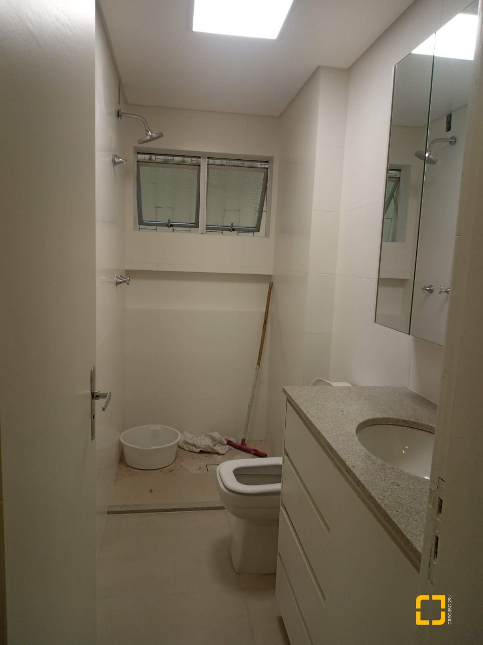 Apartamento com 101m², 5 quartos (sendo 1 suíte), 1 garagem, no bairro Carvoeira em Florianópolis